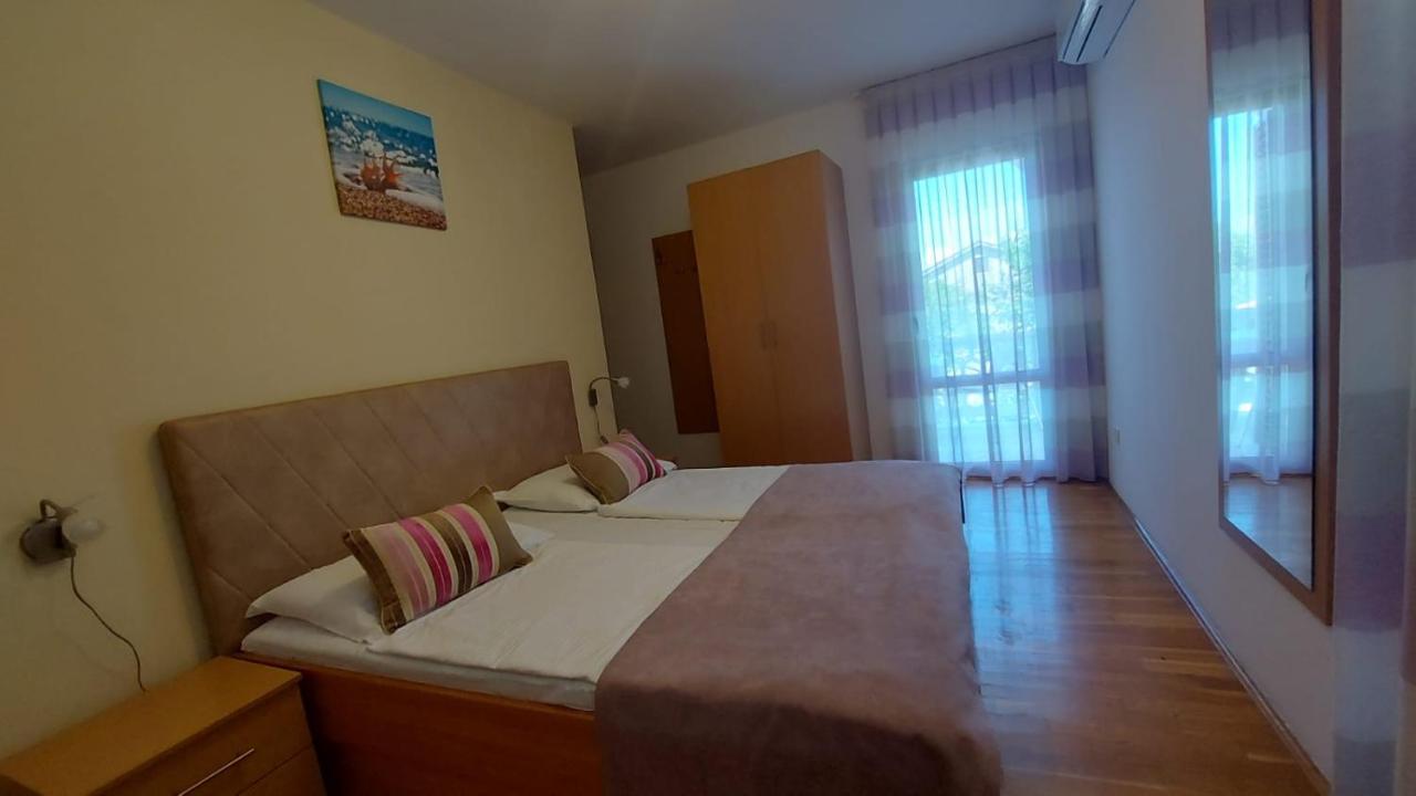 Guest House Tom Малинска Екстериор снимка