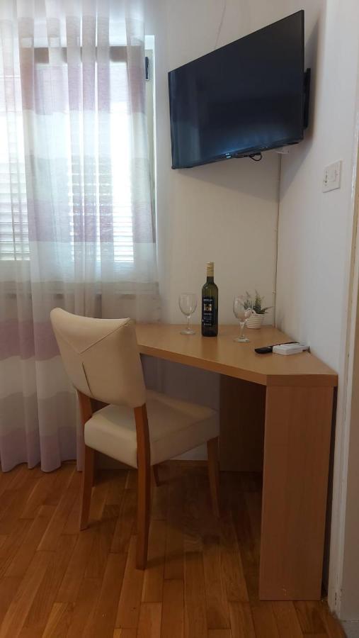 Guest House Tom Малинска Екстериор снимка