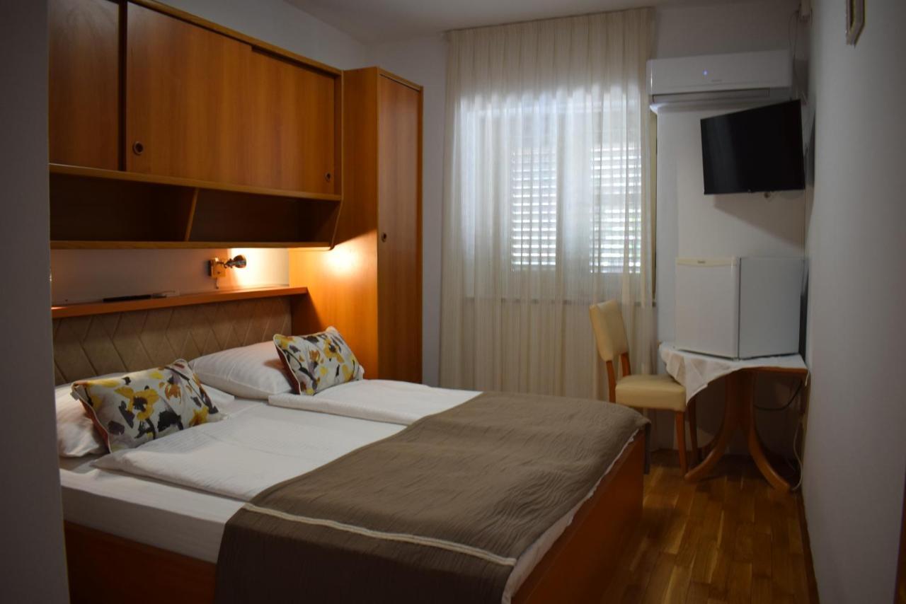 Guest House Tom Малинска Екстериор снимка