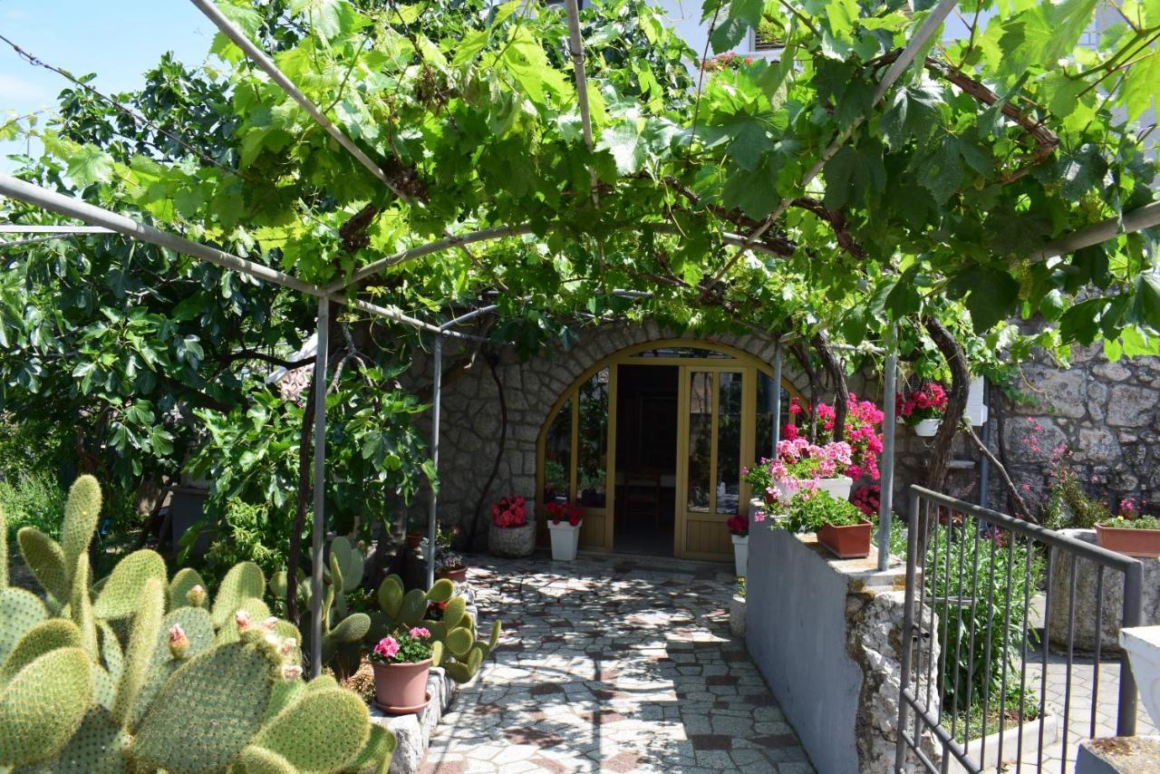 Guest House Tom Малинска Екстериор снимка